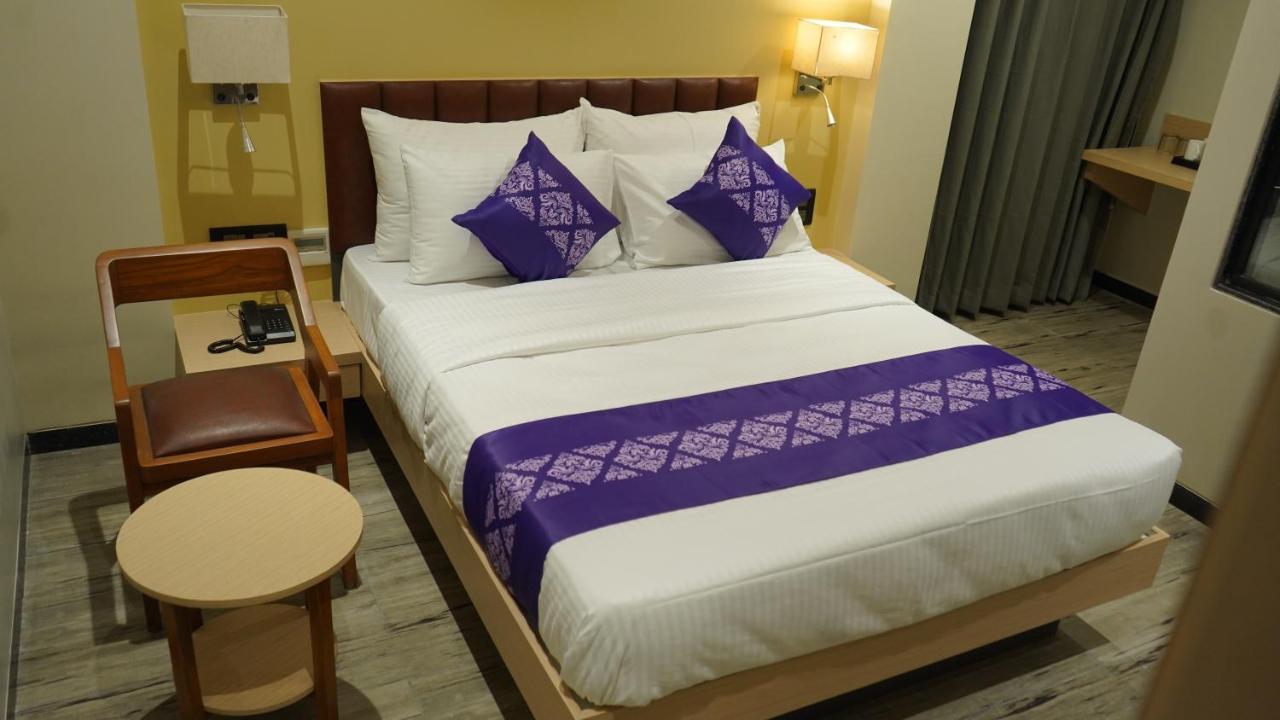 Salabatpura Purple Beds By Vits Dwarkesh, Surat酒店 外观 照片
