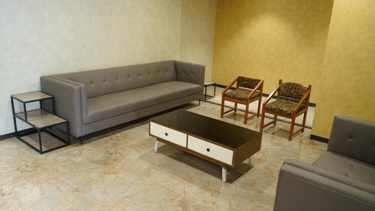 Salabatpura Purple Beds By Vits Dwarkesh, Surat酒店 外观 照片