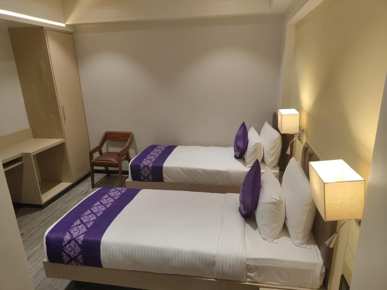 Salabatpura Purple Beds By Vits Dwarkesh, Surat酒店 外观 照片
