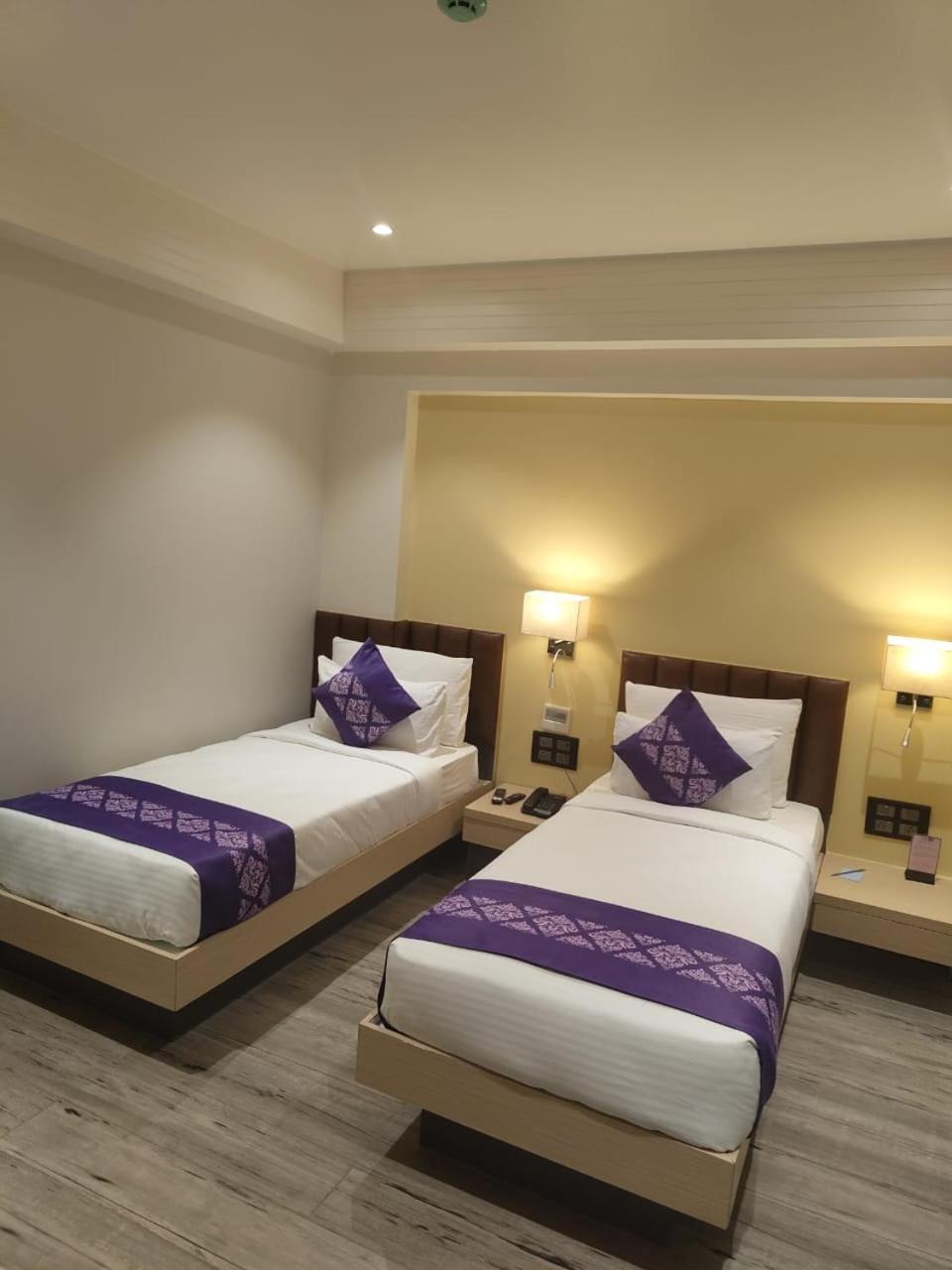 Salabatpura Purple Beds By Vits Dwarkesh, Surat酒店 外观 照片