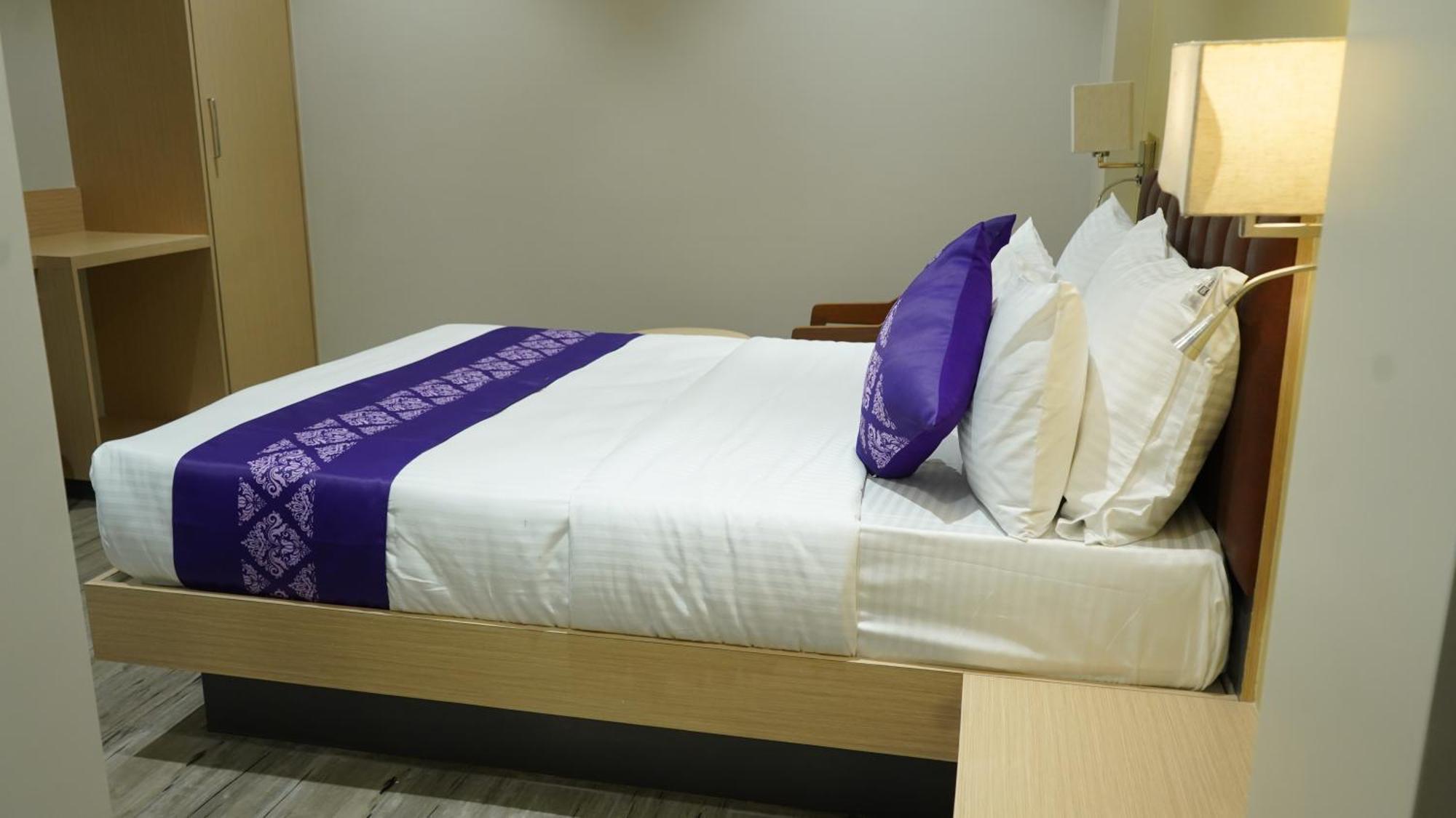 Salabatpura Purple Beds By Vits Dwarkesh, Surat酒店 外观 照片